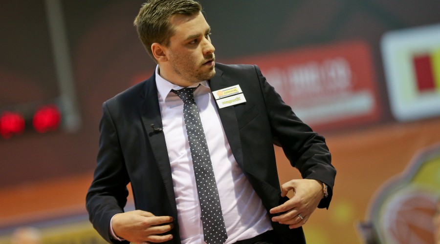 GUESSING,AUSTRIA,19.OCT.15 - BASKETBALL - ABL, Admiral Basketball League, Guessing Knights vs ece bulls Kapfenberg. Image shows head coach Matthias Zollner (Guessing). Photo: GEPA pictures/ Christian Walgram