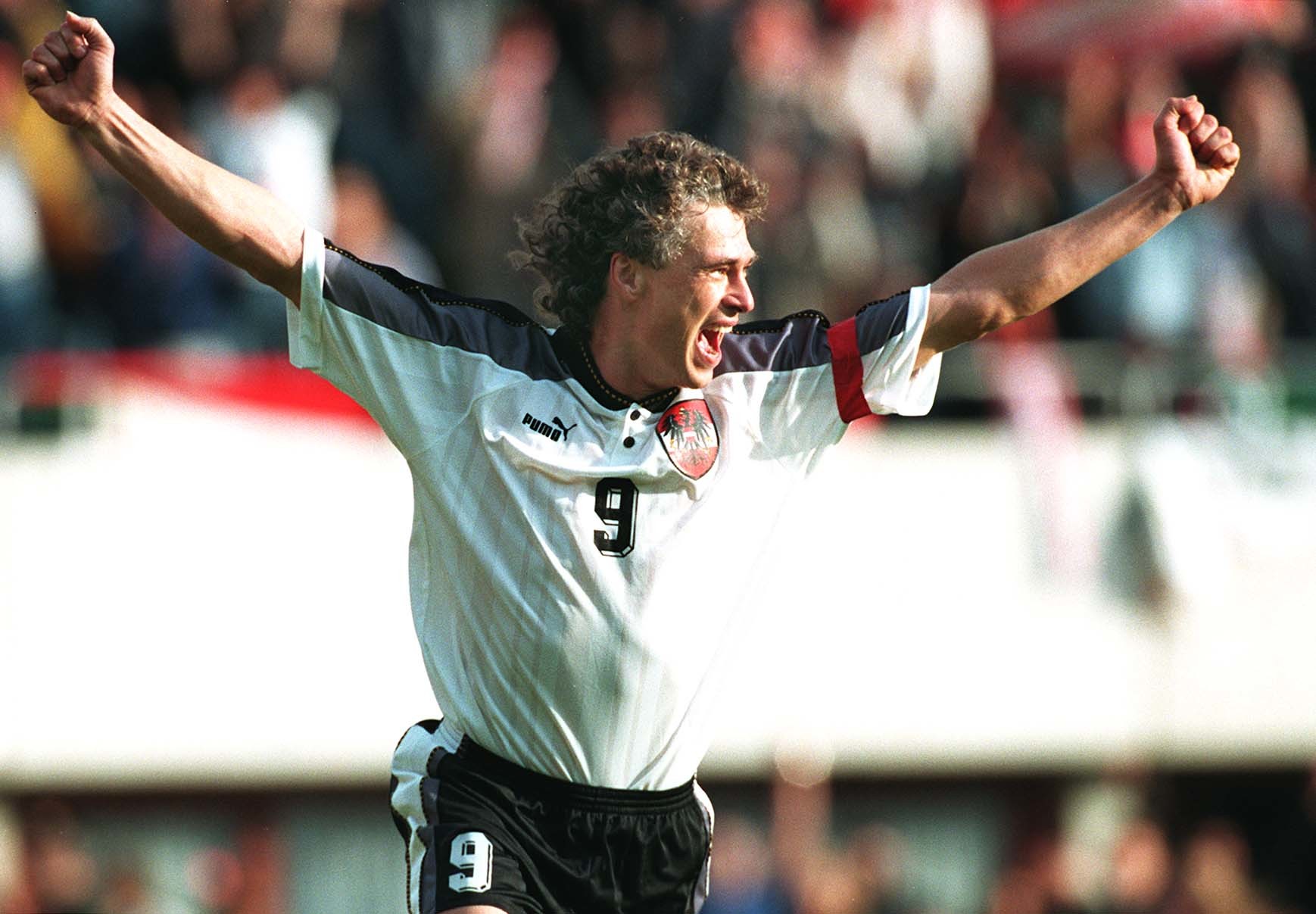 Jubel bei Doppeltorschütze Toni Polster - Österreich qualifiziert sich für die WM 1998