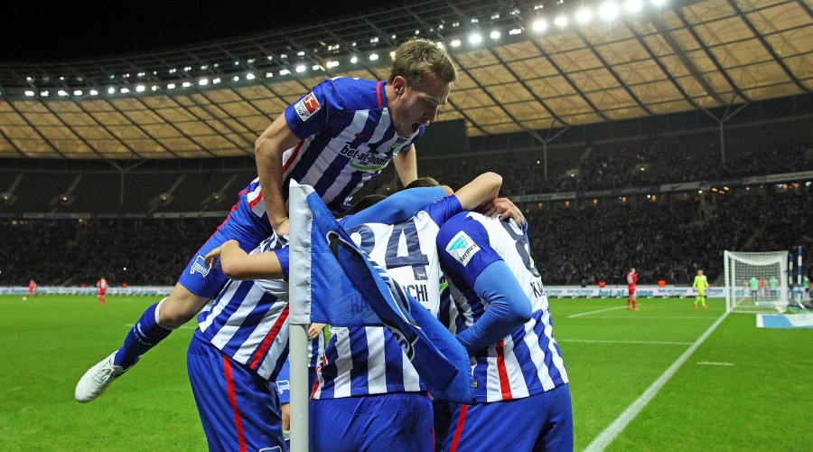 BERLIN,GERMANY,20.DEC.15 - SOCCER - 1. DFL, 1. Deutsche Bundesliga, Hertha BSC Berlin vs 1. FSV Mainz 05. Image shows the rejoicing of Hertha with Salomon Kalou (Hertha). Photo: GEPA pictures/ Witters/ Ottmar Winter - ATTENTION - COPYRIGHT FOR AUSTRIAN CLIENTS ONLY