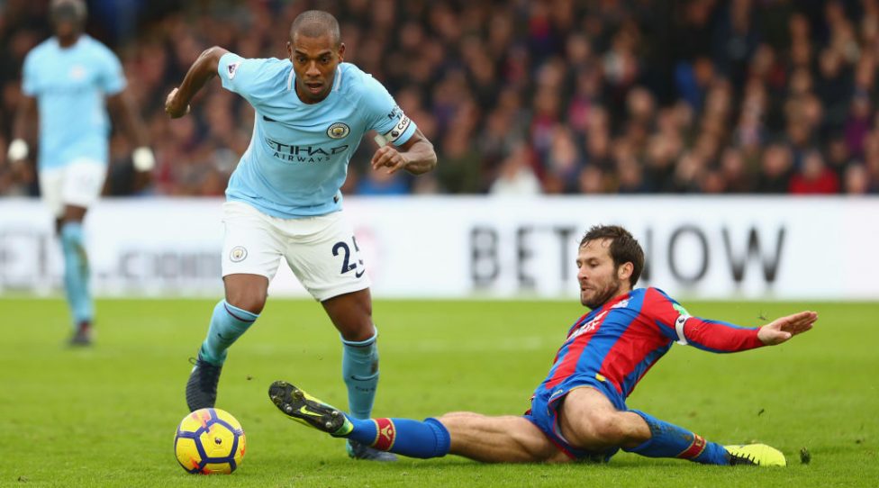 LONDON, ENGLAND - DECEMBER 31:  Fernandinho of Manchester City evades Yohan Cabaye of Crystal Palace during the Premier League match between Crystal Palace and Manchester City at Selhurst Park on December 31, 2017 in London, England.  (Photo by Clive Rose/Getty Images)