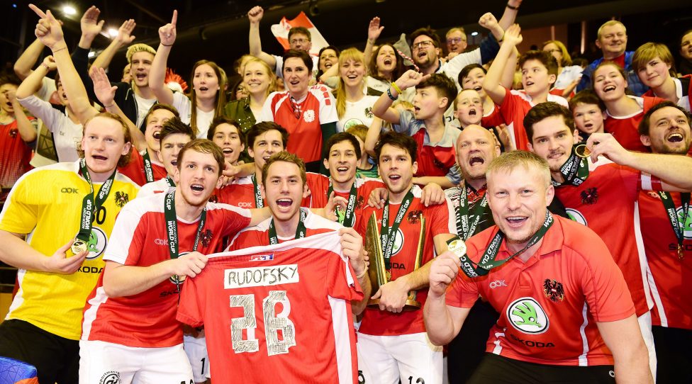 BERLIN,GERMANY,11.FEB.18 - INDOOR HOCKEY - Indoor World Cup, men, final, award ceremony. Image shows the rejoicing of AUT. Photo: GEPA pictures/ Witters/ Valeria Witters - ATTENTION - COPYRIGHT FOR AUSTRIAN CLIENTS ONLY
