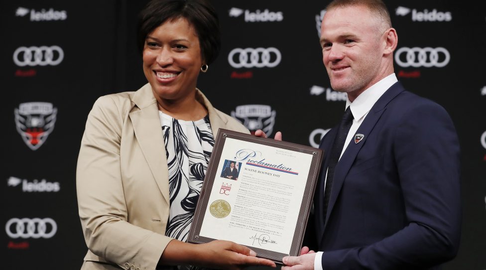 WASHINGTON, DC - JULY 02: Mayor of the District of Columbia Muriel Bowser presents Wayne Rooney #9 of DC United with a proclamation for Wayne Rooney Day during his introduction press conference at The Newseum on July 2, 2018 in Washington, DC. (Photo by Patrick McDermott/Getty Images)