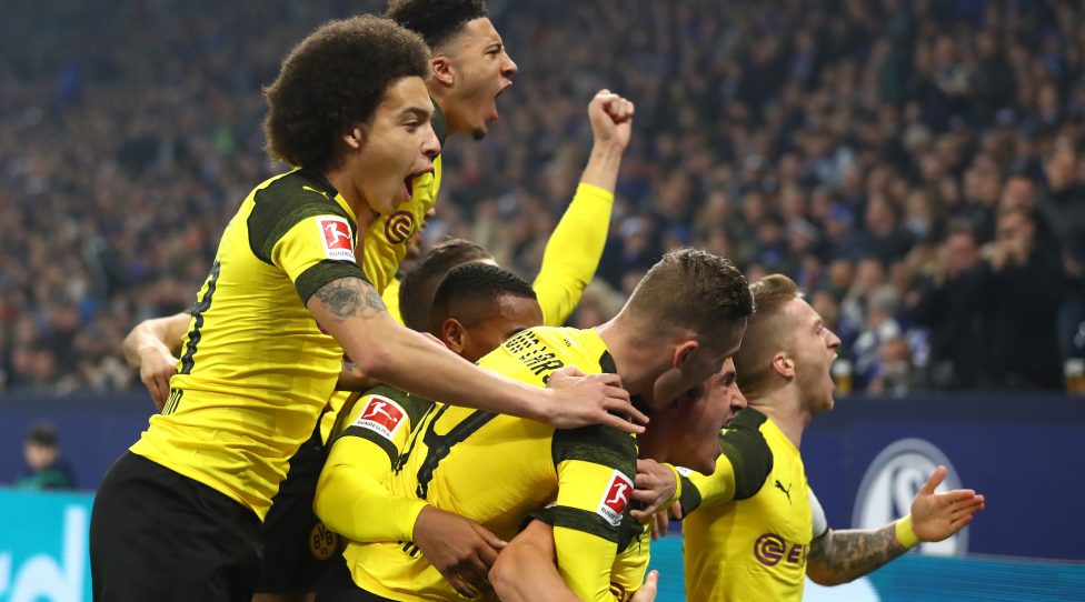 GELSENKIRCHEN, GERMANY - DECEMBER 08: Thomas Delaney of Borussia Dortmund celebrates after scoring his team's first goal with his team mates during the Bundesliga match between FC Schalke 04 and Borussia Dortmund at Veltins-Arena on December 8, 2018 in Gelsenkirchen, Germany.  (Photo by Martin Rose/Bongarts/Getty Images)