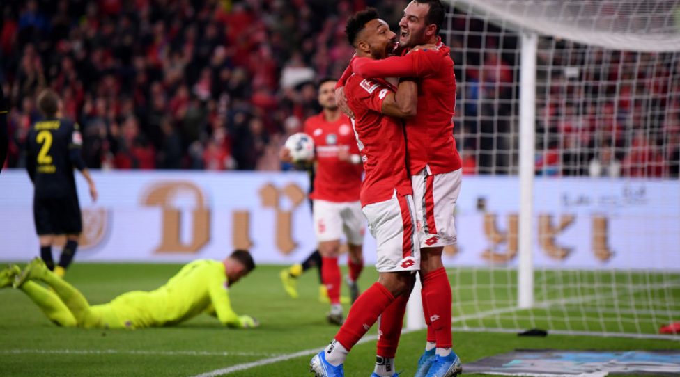 MAINZ, GERMANY - OCTOBER 25: Levin Öztunali of 1.FSV Mainz 05 celebrates after the third goal during the Bundesliga match between 1. FSV Mainz 05 and 1. FC Koeln at Opel Arena on October 25, 2019 in Mainz, Germany. (Photo by Alex Grimm/Bongarts/Getty Images)