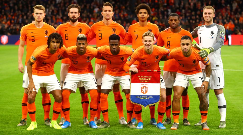 AMSTERDAM, NETHERLANDS - NOVEMBER 19: The Netherlands team pose for a photo during the UEFA Euro 2020 Qualifier between The Netherlands and Estonia on November 19, 2019 in Amsterdam, Netherlands. (Photo by Dean Mouhtaropoulos/Getty Images)