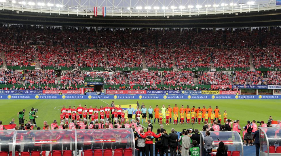 VIENNA,AUSTRIA,04.JUN.16 - SOCCER - UEFA European Championship 2016 in France, preview, OEFB international match, Austria vs Netherlands, friendly match. Image shows the team of AUT, the team of NED and the fans. Photo: GEPA pictures/ Walter Luger
