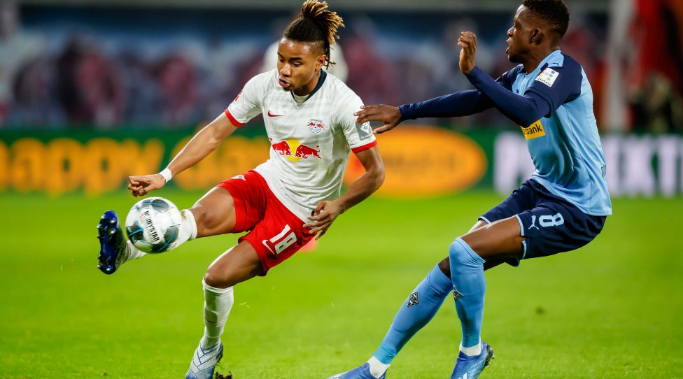 LEIPZIG, GERMANY - FEBRUARY 01: (BILD ZEITUNG OUT) Christopher Nkunku of RB Leipzig and Denis Zakaria of Borussia Moenchengladbach battle for the ball during the Bundesliga match between RB Leipzig and Borussia Moenchengladbach at Red Bull Arena on February 1, 2020 in Leipzig, Germany. (Photo by TF-Images/Getty Images)