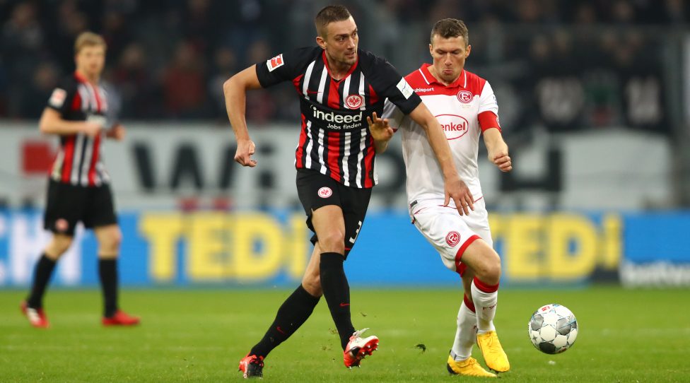 DUESSELDORF, GERMANY - FEBRUARY 01: Stefan Ilsanker of Eintracht Frankfurt battles for possession with Oliver Fink of Fortuna Duesseldorf during the Bundesliga match between Fortuna Duesseldorf and Eintracht Frankfurt at Merkur Spiel-Arena on February 01, 2020 in Duesseldorf, Germany. (Photo by Dean Mouhtaropoulos/Bongarts/Getty Images)