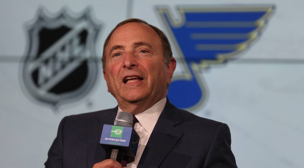 National Hockey League Commissioner Gary Bettman makes his remarks during a press conference PK Pressekonferenz before the Winnipeg Jets-St. Louis Blues hockey game at the Enterprise Center in St. Louis on October 4, 2018. PUBLICATIONxINxGERxSUIxAUTxHUNxONLY SLP2018100403 BILLxGREENBLATT