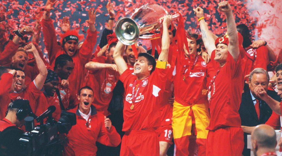 Steven Gerrard (Liverpool FC), MAY 25, 2005 - Football : Liverpool players celebrate their Victory after winning the UEFA Champions League final match 2004-2005 season between Liverpool and AC Milan on May 25, 2005 at the Ataturk Olympic Stadium in Istanbul, Turkey. PUBLICATIONxINxGERxSUIxAUTxHUNxPOLxRUSxSWExFRAxNEDxESPxONLY (200506151456198)