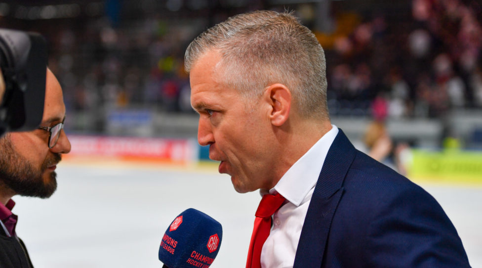 MUNICH,GERMANY,31.AUG.19 - ICE HOCKEY - CHL, Champions Hockey League, group stage, EHC Red Bull Muenchen vs HC Banska Bystrica. Image shows head coach Dan Ceman (Banska Bystrica). Photo: GEPA pictures/ Ulrich Gamel