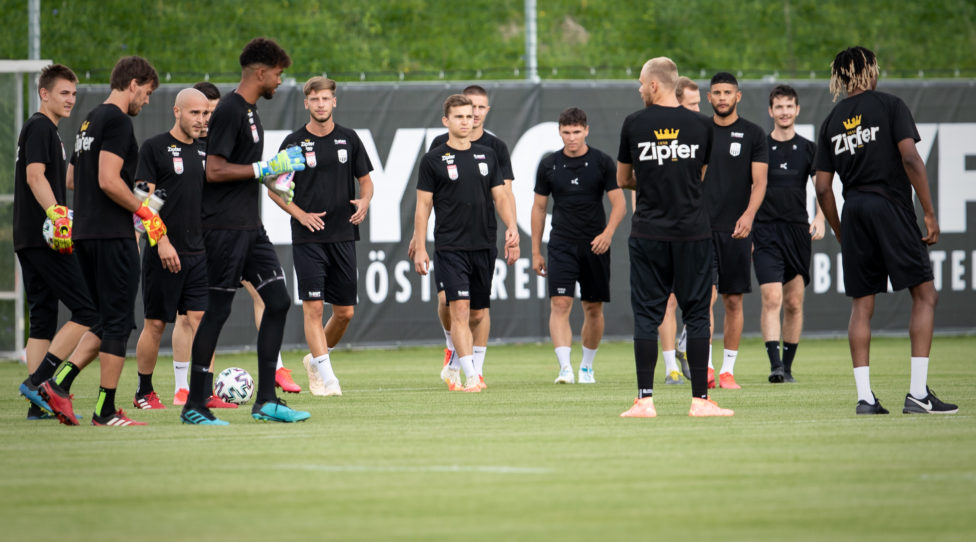 PASCHING,AUSTRIA,24.JUL.20 - SOCCER - tipico Bundesliga, Linzer ASK, training. Image shows the team of  of LASK during training. Photo: GEPA pictures/ Manfred Binder