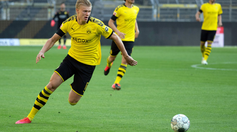 DORTMUND, GERMANY - MAY 26: Erling Haaland of Borussia Dortmund runs with the ball during the Bundesliga match between Borussia Dortmund and FC Bayern Muenchen at Signal Iduna Park on May 26, 2020 in Dortmund, Germany. (Photo by Federico Gambarini/Pool via Getty Images)