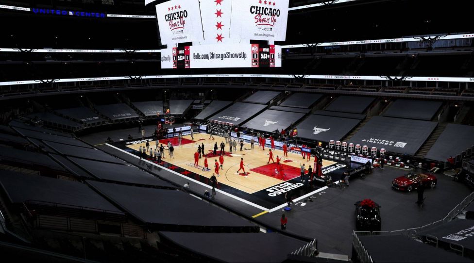 December 27, 2020, USA: Bulls and Hawks players warm up inside an empty United Center before the teams season opener. USA - ZUMAm67_ 20201227_zaf_m67_005 Copyright: xArmandoxL.xSanchezx/xChicagoxTrix