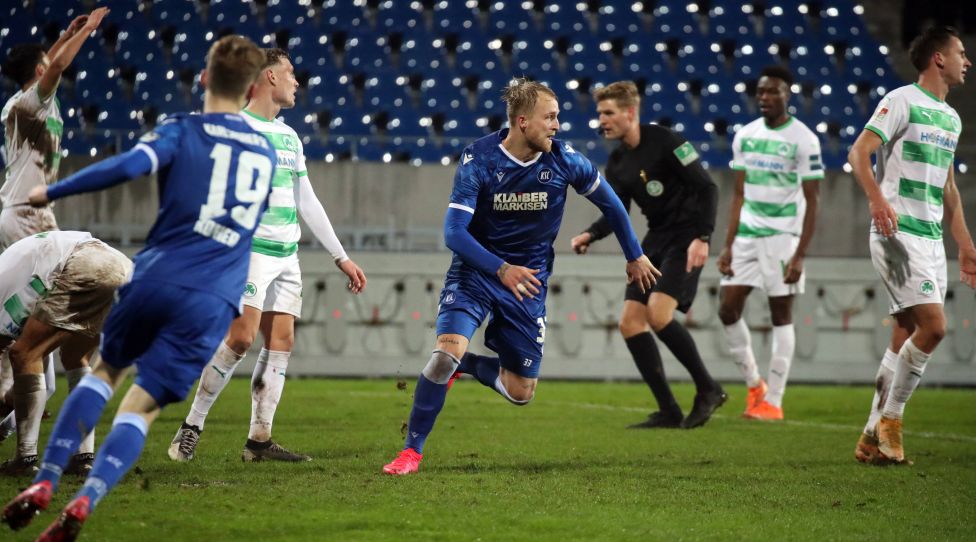 08.01.21 Karlsruher SC - SpVgg Greuther Fürth Deutschland, Karlsruhe, 08.01.2021, Fussball, 2. Bundesliga, Karlsruher SC - SpVgg Greuther Fürth: Philipp Hofmann Karlsruher SC Jubel Tor 3:2 Hofmann, DFL/DFB REGULATIONS PROHIBIT ANY USE OF PHOTOGRAPHS AS IMAGE SEQUENCES AND/OR QUASI-VIDEO. *** 08 01 21 Karlsruher SC SpVgg Greuther Fürth Germany, Karlsruhe, 08 01 2021, Football, 2 Bundesliga, Karlsruher SC SpVgg Greuther Fürth Philipp Hofmann Karlsruher SC cheer goal 3 2 Hofmann, DFL DFB REGULATES PROHIBIT ANY USE OF PHOTOGRAPHS AS IMAGE SEQUENCES AND OR QUASI VIDEO