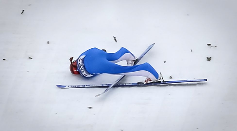 HINZENBACH,AUSTRIA,07.FEB.21 - NORDIC SKIING, SKI JUMPING - FIS World Cup, normal hill, ladies. Image shows Eirin Maria Kvandal (NOR). Keywords: crash. Photo: GEPA pictures/ Manfred Binder