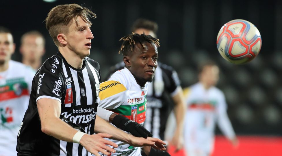 WOLFSBERG,AUSTRIA,03.MAR.21 - SOCCER - UNIQA OEFB Cup, semifinal, Wolfsberger AC vs Linzer ASK. Image shows Philipp Wiesinger (LASK) and Cheikhou Dieng (WAC). Photo: GEPA pictures/ Mario Buehner