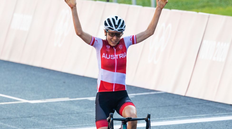 TOKYO,JAPAN,25.JUL.21 - OLYMPICS, CYCLING - Summer Olympic Games 2020, road race, ladies. Image shows the rejoicing of Anna Kiesenhofer (AUT). Photo: GEPA pictures/ Michael Meindl