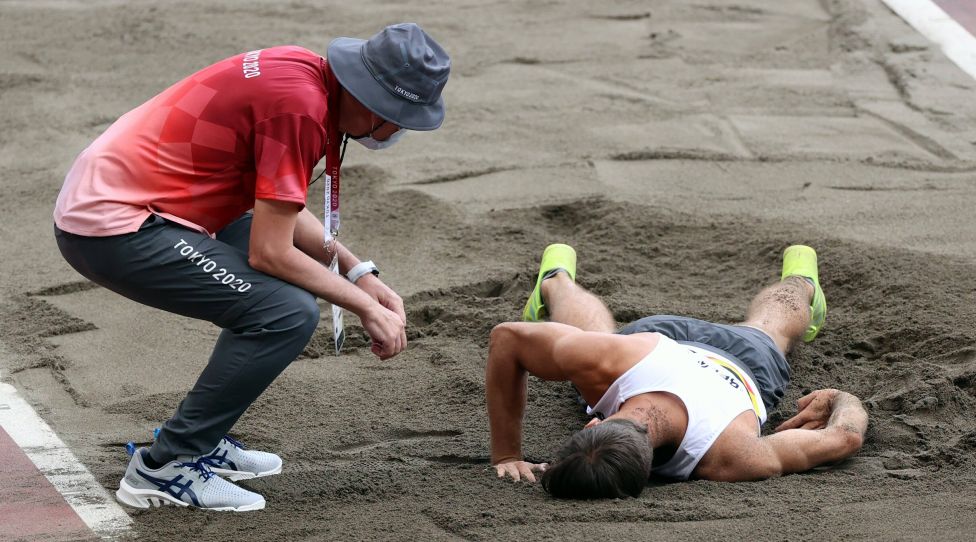 Belgian Thomas Van Der Plaetsen gets injury during the long jump contest, second event on the first day of the men s decathlon on day 13 of the Tokyo 2020 Olympic Games, Olympische Spiele, Olympia, OS in Tokyo, Japan on Wednesday 04 August 2021. The postponed 2020 Summer Olympics are taking place from 23 July to 8 August 2021. BENOITxDOPPAGNE PUBLICATIONxINxGERxSUIxAUTxONLY x3054871x