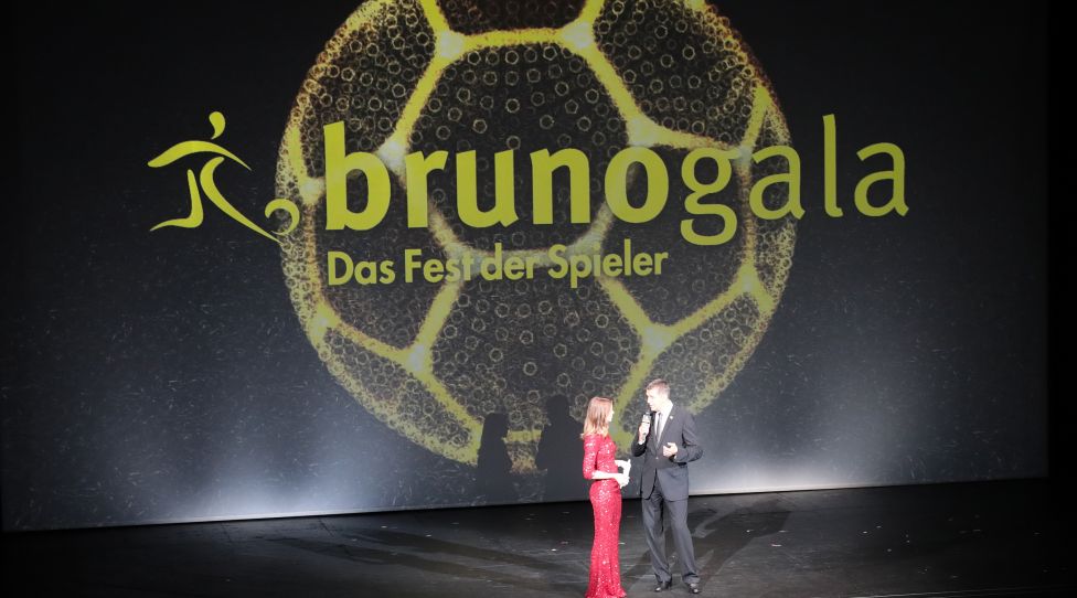 VIENNA,AUSTRIA,03.SEP.18 - SOCCER - Bruno Gala 2018. Image shows presenter Kristina Inhof and Gernot Zirngast (VDF). Photo: GEPA pictures/ Walter Luger