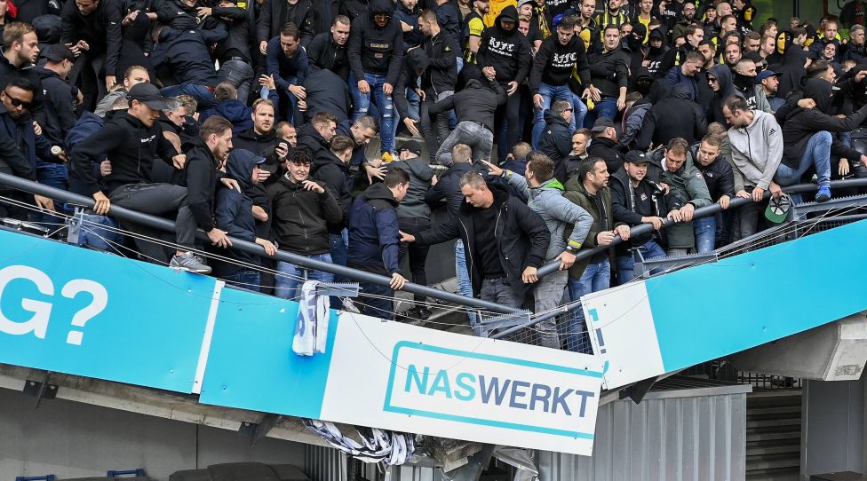NIJMEGEN, 17-10-2021, Gofferstadion, Dutch Eredivisie Football, season 2021 / 2022, NEC - Vitesse, during the match, stand collapse with Vitesse fans after the match, final result 0-1 NEC - Vitesse PUBLICATIONxNOTxINxNED x13939130x Copyright: