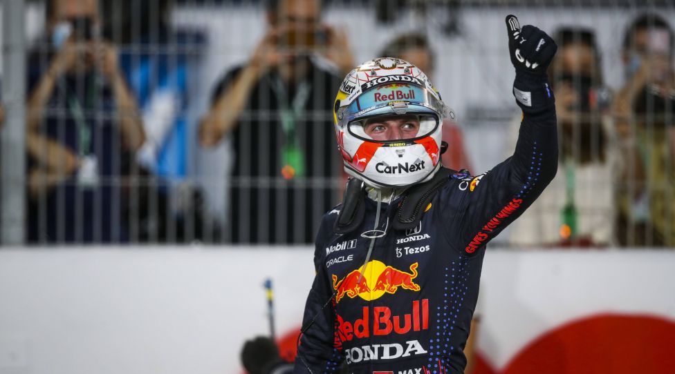 VERSTAPPEN Max ned, Red Bull Racing Honda RB16B celebrates his P2 during the Formula 1 Ooredoo Qatar Grand Prix 2021, 20th round of the 2021 FIA Formula One World Championship, WM, Weltmeisterschaft from November 19 to 21, 2021 on the Losail International Circuit, in Lusail, Qatar - F1 - QATAR GRAND PRIX 2021 - RACE DPPI/Panoramic PUBLICATIONxNOTxINxFRAxITAxBEL 00121042_FG0D8536.JPG_