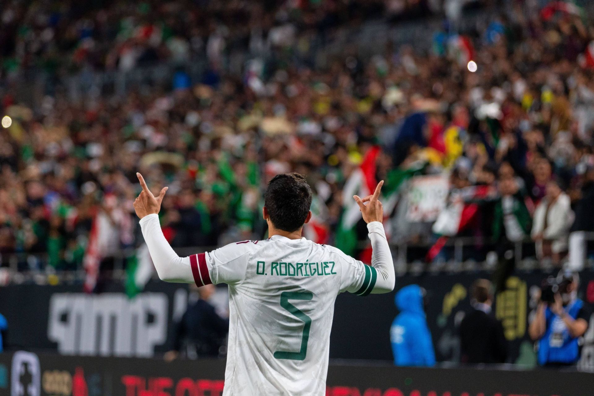 Mit traditioneller Kunst und Lasershow Mexikanischer Fußballverband