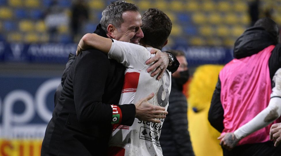 Cercle s new head coach Dominik Thalhammer and Cercle s Robbe Decostere celebrate after winning a soccer match between Sint-Truidense VV and Cercle Brugge, Saturday 11 December 2021 in Sint-Truiden, on day 18 of the 2021-2022 Jupiler Pro League first division of the Belgian championship. JOHANxEYCKENS PUBLICATIONxNOTxINxBELxFRAxNED x3154046x