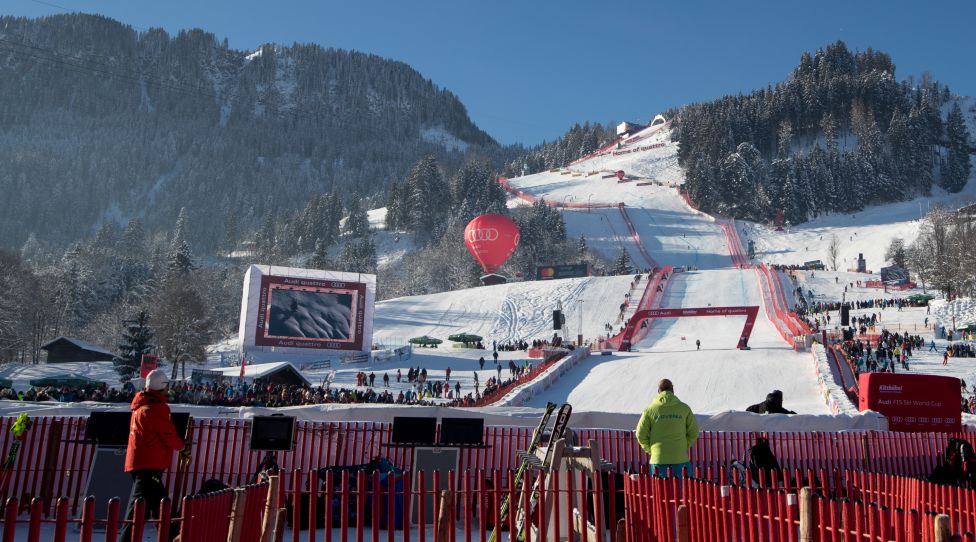 KITZBUEHEL,AUSTRIA,20.JAN.17 - ALPINE SKIING - FIS World Cup, Hahnenkamm-race, super G, men. Image shows a general view of the Streif course. Photo: GEPA pictures/ Matic Klansek
