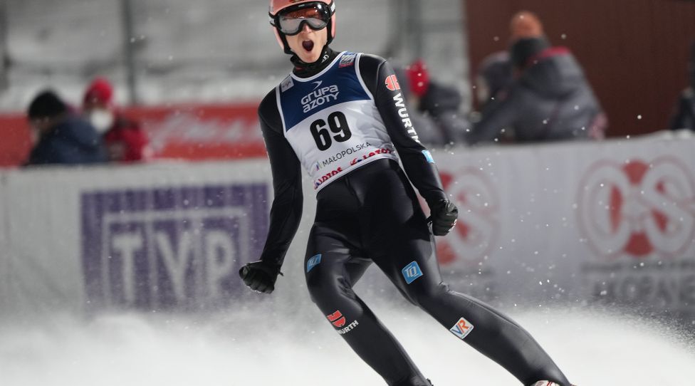 ZAKOPANE,POLAND,16.JAN.22 - NORDIC SKIING, SKI JUMPING - FIS World Cup, large hill, men. Image shows Karl Geiger (GER).  Photo: GEPA pictures/ Wrofoto/ Piotr Hawalej - ATTENTION - NO USAGE RIGHTS FOR POLISH CLIENTS