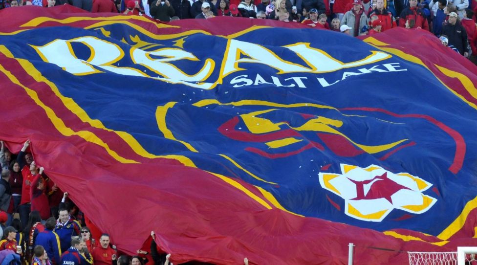 Bildnummer: 07764337  Datum: 27.04.2011  Copyright: imago/Icon SMI
27 April 2011: RSL fans display a large flag before the CONCACAF Champions League Final of Real Salt Lake at Rio Tinto Stadium in Sandy, Utah. SOCCER: APR 27 CONCACAF Champions League Final PUBLICATIONxINxGERxSUIxAUTxHUNxRUSxSWExNORxONLY Icon248110427465; Herren Fussball vdig xsk 2011 quer  o0 Zuschauer Totale Objekte Logo Vereinslogo Choreographie Fanchoreographie

Image number 07764337 date 27 04 2011 Copyright imago Icon Smi 27 April 2011 RSL supporters Display A Large Flag Before The Concacaf Champions League Final of Real Salt Lake AT Rio Tinto Stage in Sandy Utah Soccer APR 27 Concacaf Champions League Final PUBLICATIONxINxGERxSUIxAUTxHUNxRUSxSWExNORxONLY Icon248110427465 men Football Vdig xsk 2011 horizontal o0 Spectators long shot Objects emblem Club logo Choreography Fanchoreographie