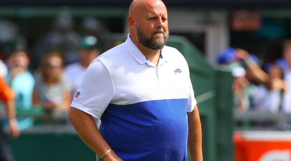 EAST RUTHERFORD, NJ - SEPTEMBER 08: Buffalo Bills Offensive Coordinator Brian Daboll on the field prior to the National Football League game between the New York Jets and the Buffalo Bills on September 8, 2019 at MetLife Stadium in East Rutherford, NJ.(Photo by Rich Graessle/Icon Sportswire) NFL, American Football Herren, USA SEP 08 Bills at Jets PUBLICATIONxINxGERxSUIxAUTxHUNxRUSxSWExNORxDENxONLY Icon1909083037
