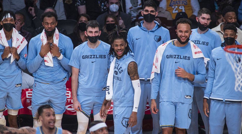 January 9, 2022, Los Angeles, California, USA: Players of the Memphis Grizzlies celebrate their lead during their NBA, Basketball Herren, USA game against the Los Angeles Lakers on Sunday January 9, 2022 at Crypto.com Arena in Los Angeles, California. /PI Los Angeles USA - ZUMAp124 20220109_zaa_p124_046 Copyright: xJAVIERxROJASx