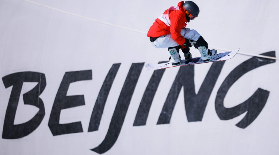 ZHANGJIAKOU, CHINA - FEBRUARY 11: Ayumu Hirano of Team Japan competes during the Men s Snowboard Halfpipe Final on day 7 of the Beijing 2022 Winter Olympics at Genting Snow Park on February 11, 2022 in Zhangjiakou, Hebei Province of China. PUBLICATIONxINxGERxSUIxAUTxHUNxONLY Copyright: xVCGx CFP111368743217