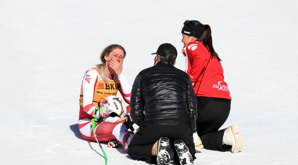 CRANS MONTANA,SWITZERLAND,27.FEB.22 - ALPINE SKIING - FIS World Cup, downhill, ladies. Image shows Cornelia Huetter (AUT). Keywords: crash, injury. Photo: GEPA pictures/ Mario Buehner