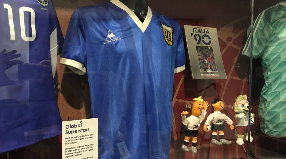 Diego Maradona shirt file photo File photo dated 26-11-2020 of the shirt worn Diego Maradona when he scored two unforgettable goals to knock England out of the 1986 World Cup, including the so-called Hand Of God , which is set to fetch more than 4million at auction. Issue date: Wednesday April 6, 2022. FILE PHOTO PUBLICATIONxNOTxINxUKxIRL Copyright: xRichardxMcCarthyx 66248422