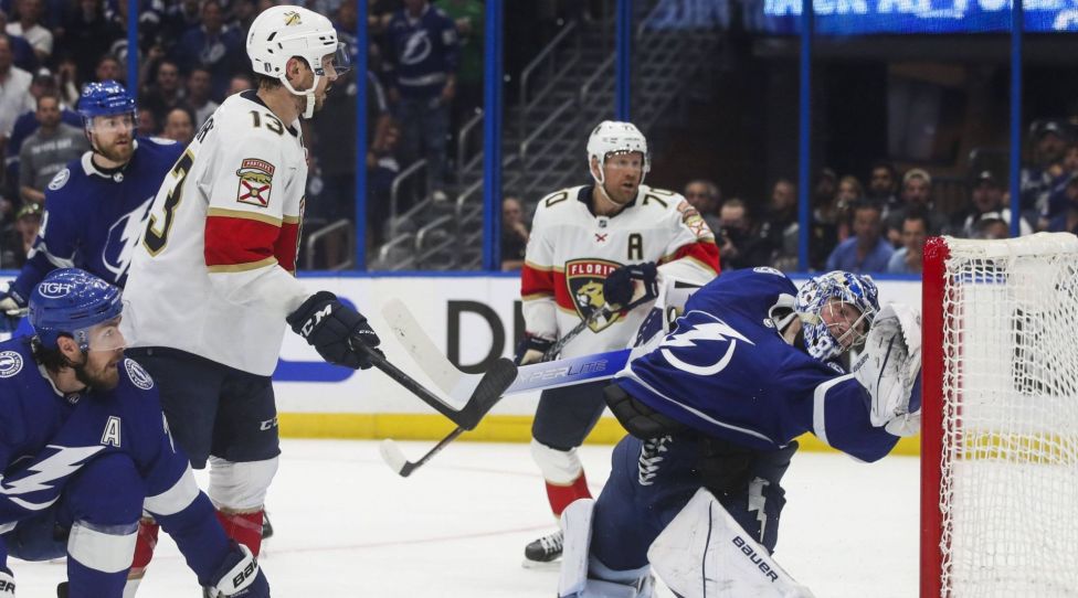 May 22, 2022, Tampa, Florida, USA: Tampa Bay Lightning goaltender Andrei Vasilevskiy 88 makes a save with Florida Panthers right wing Patric Hornqvist 70 in front with the Panthers on the power play during second period action of Game 3 of the second round of the Stanley Cup Playoffs at Amalie Arena on Sunday, May 22, 2022 in Tampa. Tampa USA - ZUMAs70_ 20220522_zan_s70_050 Copyright: xDirkxShaddx