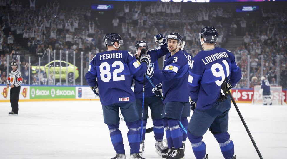 Finland players celebrating a goal during the 2022 IIHF Ice hockey, Eishockey World Championship, WM, Weltmeisterschaft group B match between Great Britain and Finland at the Nokia Arena on 20. May 2022 in Tampere, Finland. Kalle Parkkinen/Newspix24 PUBLICATIONxNOTxINxFINxSWExNORxAUT Copyright: xKallexParkkinenx np2420235401605