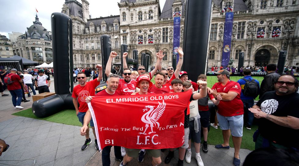 Liverpool v Real Madrid - UEFA Champions League - Final - Stade de France Liverpool fans gather at the Hotel de Ville ahead of the UEFA Champions League Final at the Stade de France, Paris. Picture date: Saturday May 28, 2022. Use subject to restrictions. Editorial use only, no commercial use without prior consent from rights holder. PUBLICATIONxNOTxINxUKxIRL Copyright: xPeterxByrnex 67159942