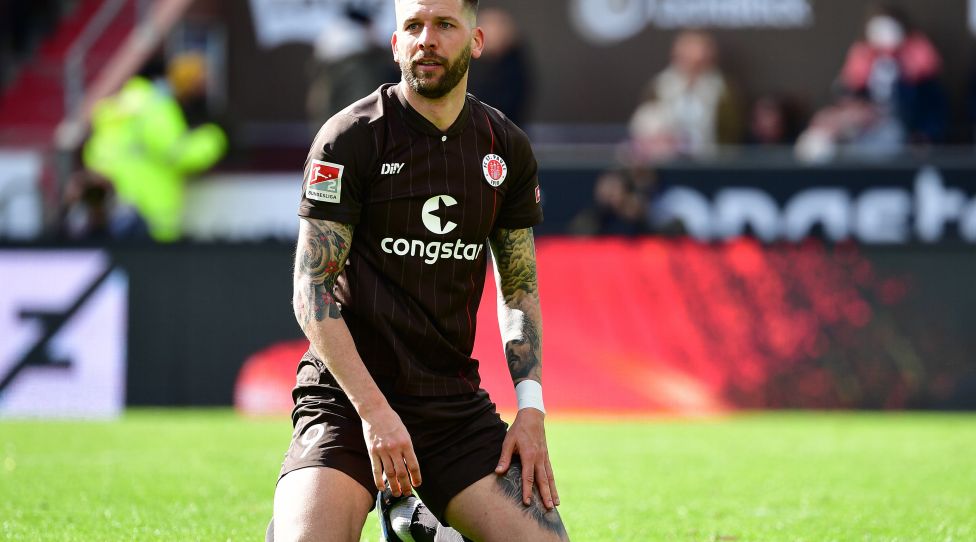 HAMBURG,GERMANY,09.APR.22 - SOCCER - 2. DFL, 2. Deutsche Bundesliga, FC Sankt Pauli vs SV Werder Bremen Image shows Guido Burgstaller (St.Pauli). Photo: GEPA pictures/ Witters/ Valeria Witters - ATTENTION - COPYRIGHT FOR AUSTRIAN CLIENTS ONLY - DFL regulations prohibit any use of photographs as image sequences and/or quasi-video