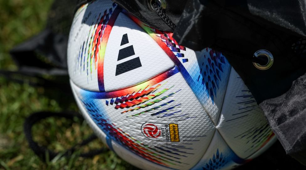 PASCHING,AUSTRIA,15.JUN.22 - SOCCER - ADMIRAL Bundesliga, Linzer ASK, training start. Image shows a feature of a soccer ball. Photo: GEPA pictures/ Manfred Binder