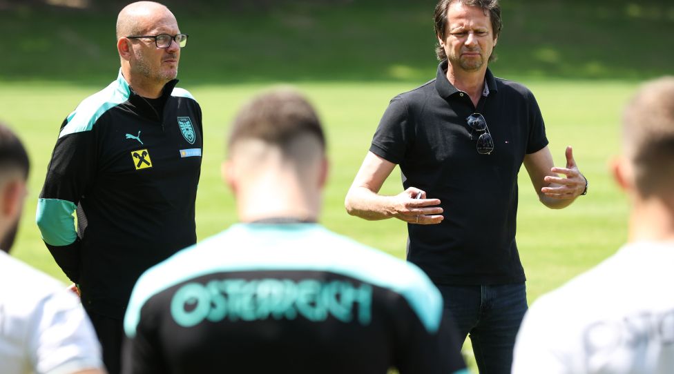 VOESENDORF,AUSTRIA,17.JUN.22 - SOCCER -  UEFA Under-19 European Championship, OEFB international match, group stage, England vs Austria, preview, training. Image shows head coach Martin Scherb (AUT) and sporting director Peter Schoettel (OEFB). Photo: GEPA pictures/ Armin Rauthner