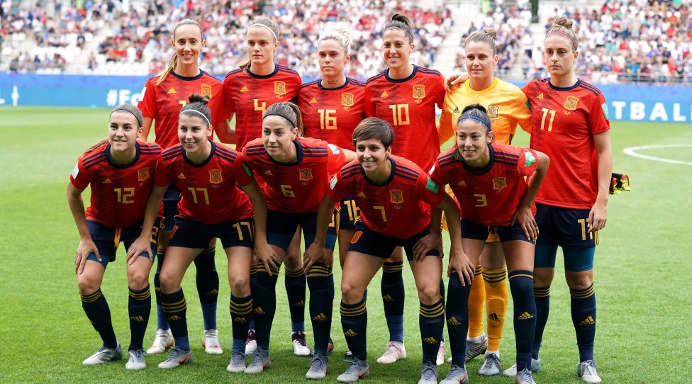 Spain v United States - FIFA Women s World Cup 2019 - Round of Sixteen - Stade Auguste-Delaune II Spain s (left to right, top to bottom) Virginia Torrecilla, Irene Paredes, Maria Leon, Jennifer Hermoso, goalkeeper Sandra Panos, Alexia Putellas, Patricia Guijarro, Lucia Garcia, Victoria Losada, Marta Corredera, and Leila Ouahabi prior to kick-off RESTRICTIONS: Editorial use only. No commercial use. No use with any unofficial 3rd party logos. No manipulation of images. No video emulation. PUBLICATIONxINxGERxSUIxAUTxONLY Copyright: xJohnxWaltonx 43728176