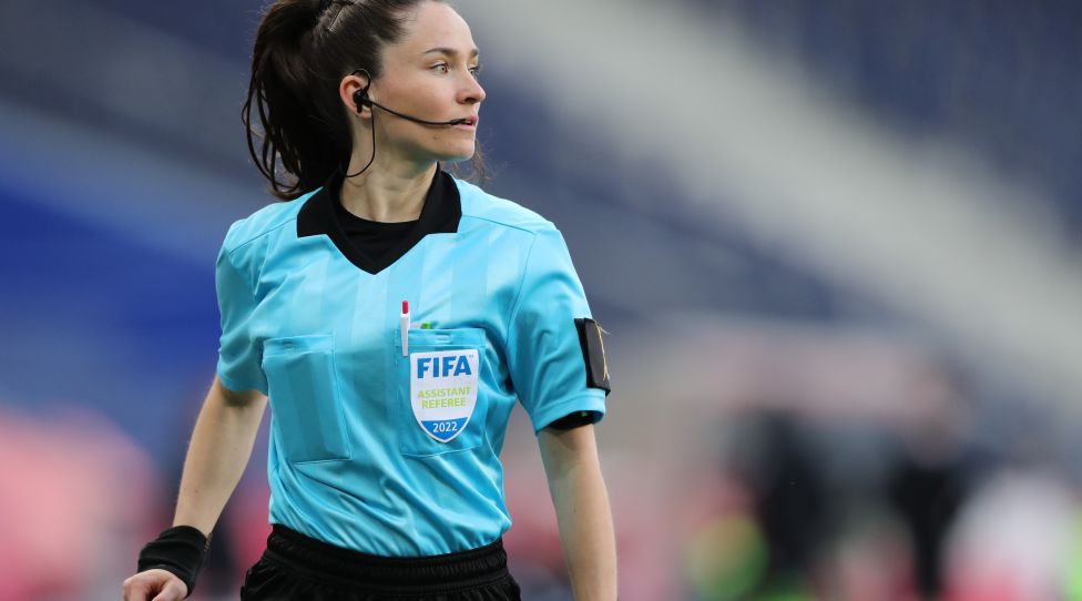 SALZBURG,AUSTRIA,29.APR.22 - SOCCER - ADMIRAL 2. Liga, FC Liefering vs Grazer AK 1902. Image shows assistant referee Sara Telek. Photo: GEPA pictures/ David Geieregger