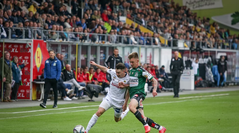 RIED,AUSTRIA,29.AUG.21 - SOCCER - ADMIRAL Bundesliga, SV Ried vs Linzer ASK. Image shows Florian Flecker (LASK) and Philipp Pomer (Ried). Photo: GEPA pictures/ Manfred Binder