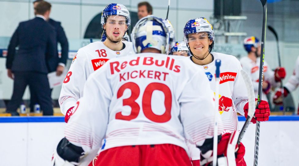 SALZBURG,AUSTRIA,25.SEP.22 - ICE HOCKEY - ICE Hockey League, EC Red Bull Salzburg vs Graz 99ers. Image shows the rejoicing of EC RBS. Photo: GEPA pictures/ Gintare Karpaviciute
