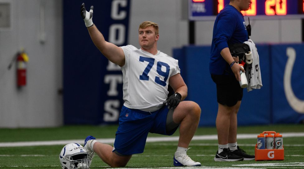 INDIANAPOLIS, IN - MAY 25: Indianapolis Colts tackle Bernhard Raimann 79 runs through a drill during the Indianapolis Colts OTA offseason workouts on May 25, 2022 at the Indiana Farm Bureau Football Center in Indianapolis, IN. Photo by Zach Bolinger/Icon Sportswire NFL, American Football Herren, USA MAY 25 Indianapolis Colts OTA Offseason Workouts Icon2205250212