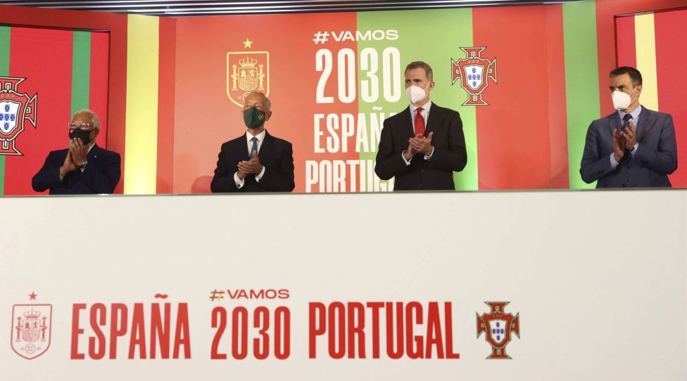 04-06-2021 World King Felipe and Portugal s President Marcelo Rebelo de Sousa who symbolically exchanged the national jerseys of the two teams during the formalisation of the candidature of the two countries for the 2030 World Cup, Madrid, Spain. The Football Federations of Portugal and Spain today made official their joint bid to host the 2030 FIFA World Cup.  PUBLICATIONxINxGERxSUIxAUTxONLY Copyright: xPPEx