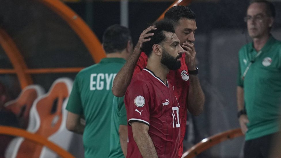 Mohamed Salah wird nach seiner Verletzung ausgewechselt