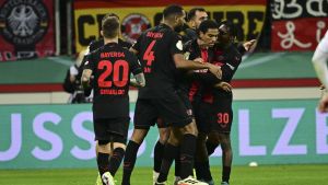Bayer Leverkusen jubelt gegen Stuttgart